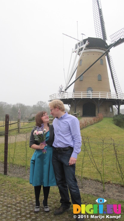 IMG_2129 Marijn and Jenni and windmill